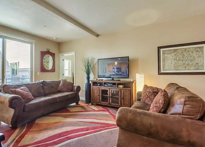 Downtown Luxury Condo Near Convention Center