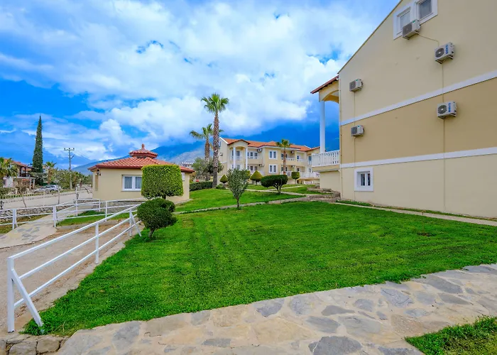 Gold Lion Hotel