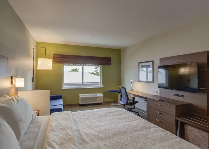 Holiday Inn Express - Fort Walton Beach Central By Ihg