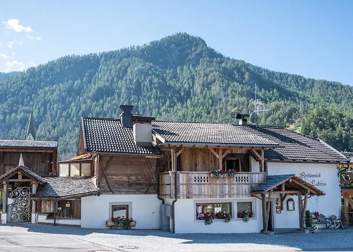 La Uecia By Fana Ladina