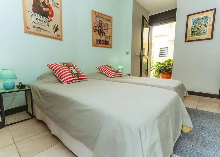 Villa 'Florence' avec longue piscine et vue mer panoramique