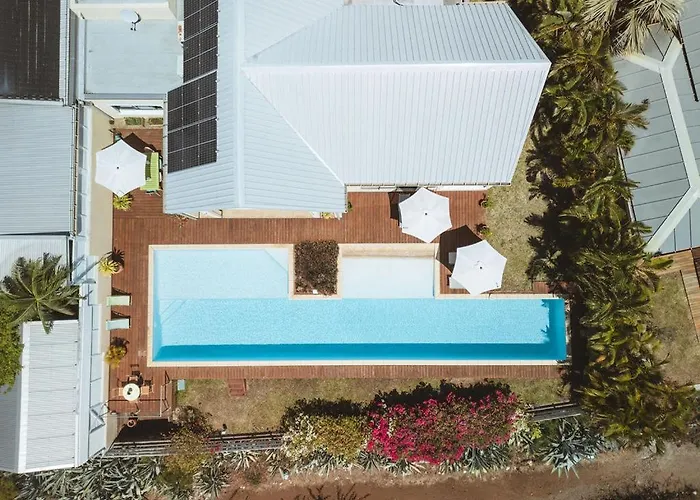 Villa 'Florence' avec longue piscine et vue mer panoramique