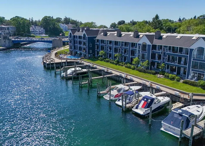 236 Edgewater Inn