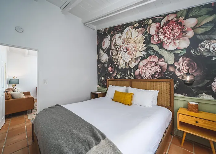 Dog friendly hotels Fleur Noire - 21 And Over