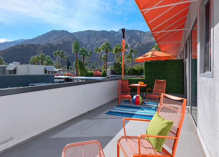 Airport Hotel: The Twist Palm Springs