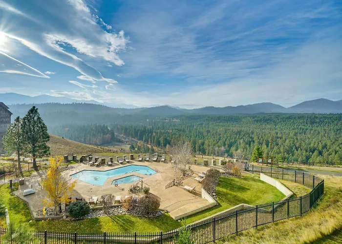 Mountain Views & Pool Access: Cle Elum Condo!