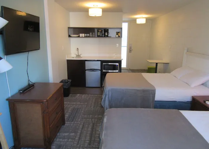 Waikiki Central - No Resort Fees