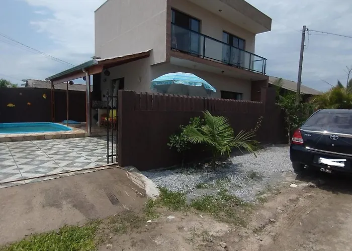 Casa com piscina próximo à praia