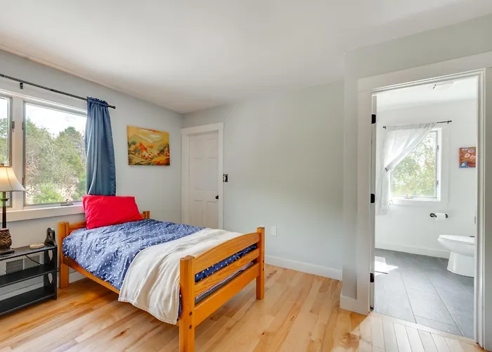 Mtn Views, On-Site Trails! Spacious Bartlett Home