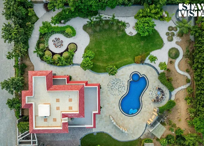 Stayvista At Vacanza Villa - Pool, Lawn & Theatre