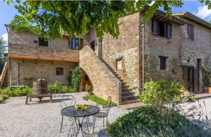 Agritur Villa Osvaldo Castiglione del Lago Perugia Piscina acqua salata possibilità colazione