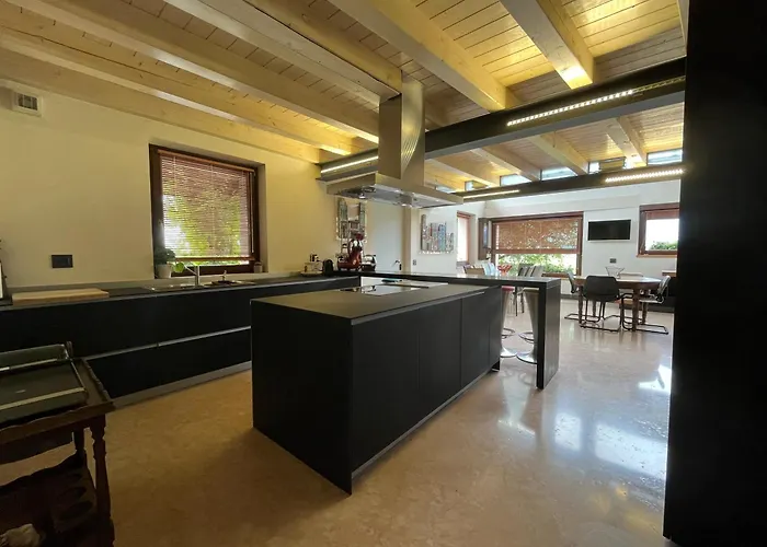 Large Villa Between Verona And Venice