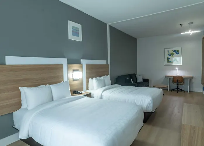 Clarion Inn & Suites Central Clearwater Beach