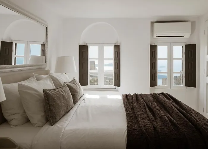 Aqua Luxury Suites By Nomee Hospitality Group