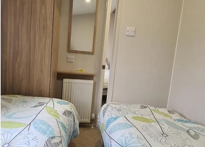 Luxury 8 Berth Caravan With Hot Tub & Starlink At Tattershall Lakes