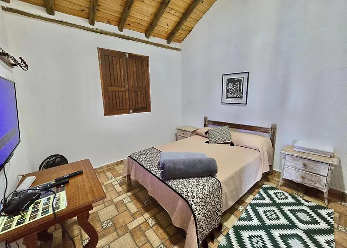 Chalés Vila Carrancas - Ao lado do centro com piscina, cozinha completa e muita tranquilidade