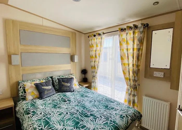 Rj Luxury Caravan Hire 2 With Hot Tub