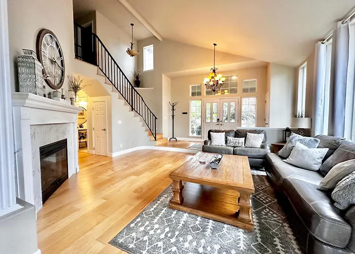 Chef'S Kitchen Pool Bright, Spacious 4 Bed
