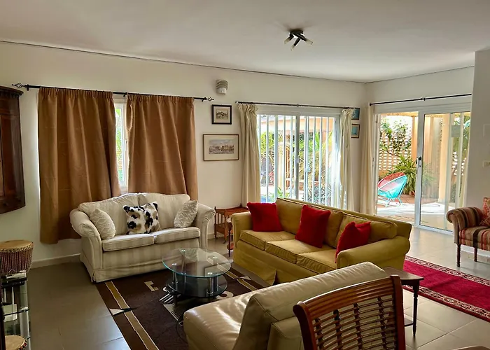 Two Bedroom Villa With Private Swimming Pool And Garden In Almadies