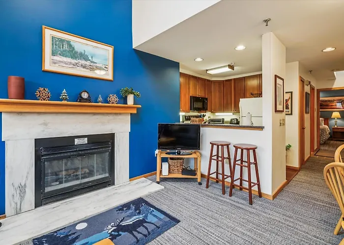 Highridge E10 Cozy One Bedroom Loft With Fireplace And Pool Access