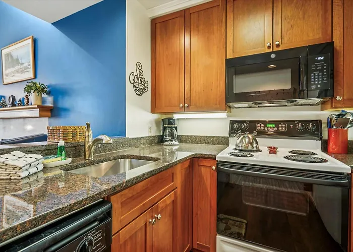 Highridge E10 Cozy One Bedroom Loft With Fireplace And Pool Access
