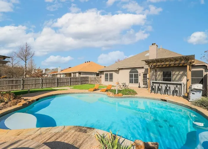 Elite 4Br 2Ba Holiday Home With Hot Tub, Pool, And Bbq