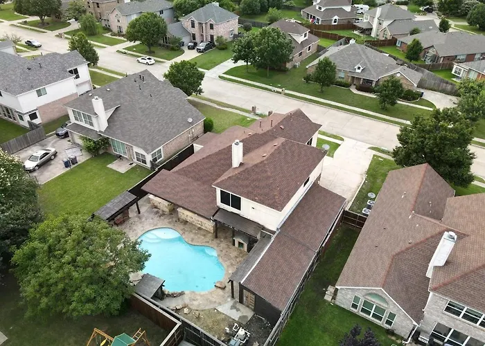 Prestigious 5Br 3,5Ba Holiday Home With Pool, Sauna, Game Room & Bar