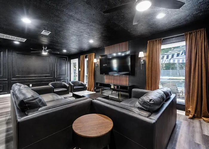 2King Suites Heatedpool Arcade And Pickleball