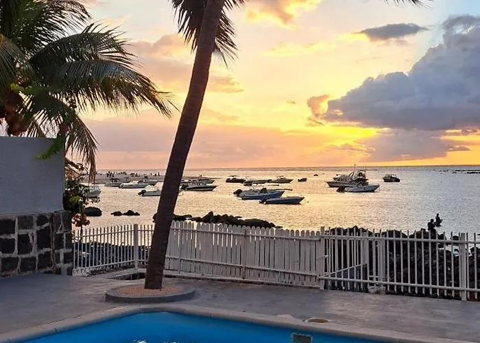 Beachfront Villa Klondike - Private 3-bedrooms