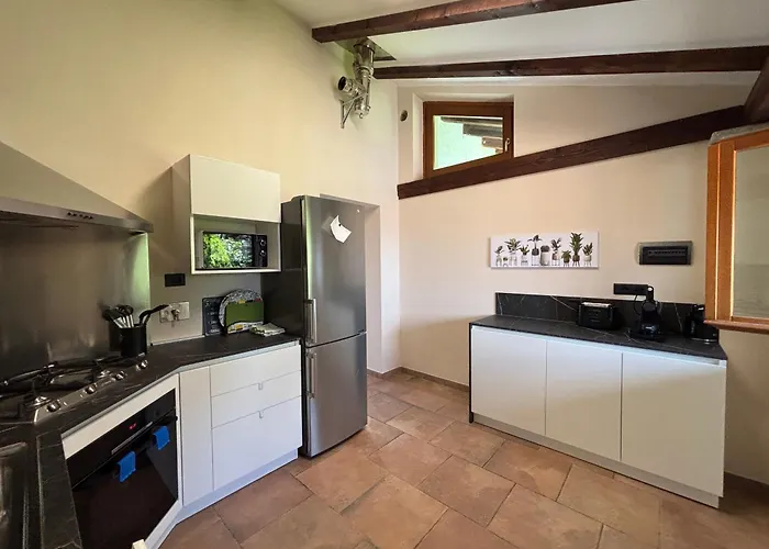 Relais Portaluna Delle Langhe, Private Estate With Pool, 7 Bedrooms, Sleeps 18, Vineyard Views
