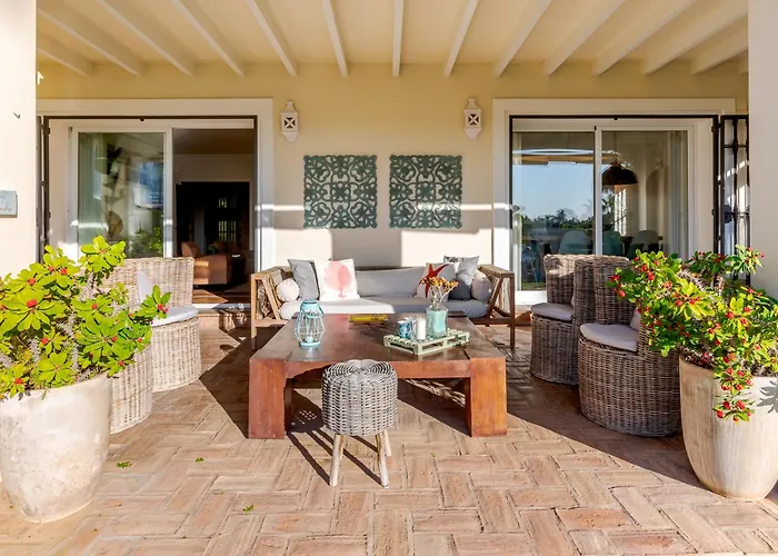 Ocean Views Luxury Villa Next To Beach