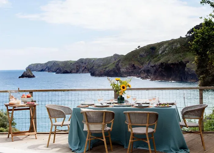 Wishome- Imponente villa sobre el mar con piscina climatizada