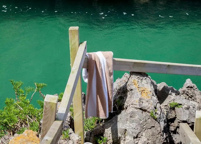 Wishome- Imponente villa sobre el mar con piscina climatizada