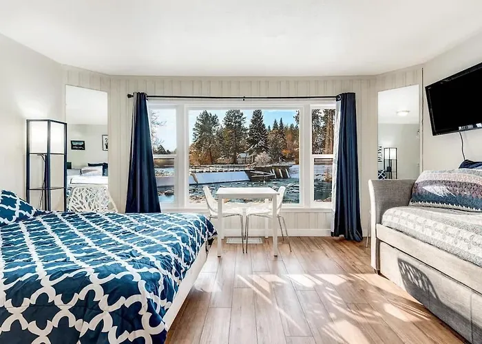 Riverside Cottage - Just Steps From The Deschutes