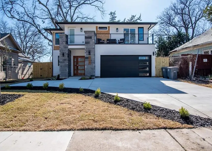 Heated Pool Urban Retreat Near Downtown Dallas