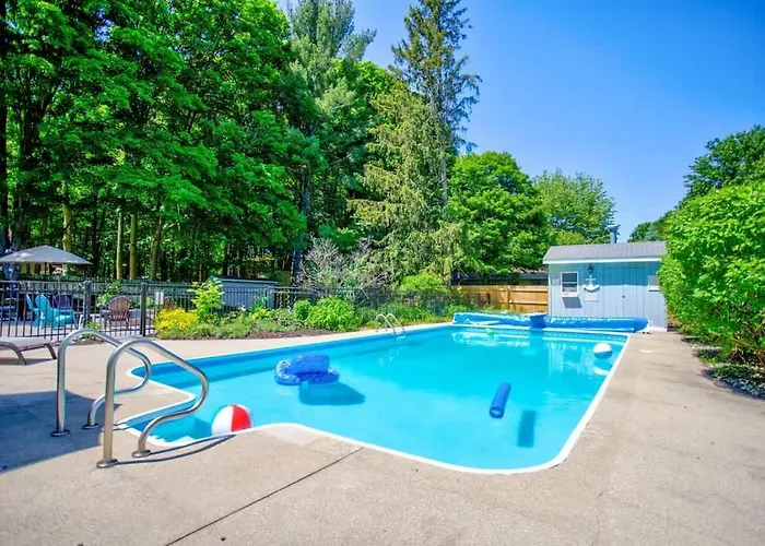 Woodcliff Cottage With Heated Private Pool-Family Friendly