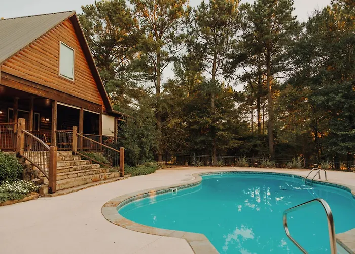 Heated Pool, 7 Bedroom Cabin, 6,000 Square Feet, Arcade!