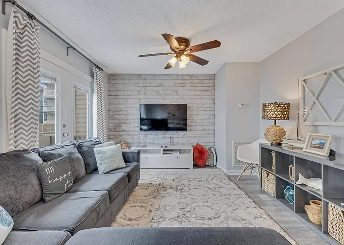Beachside Getaway - Pet Friendly - Pool