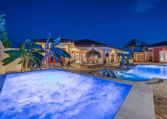 Luxury Villa|2 Min Eagle Beach| Hottub| Pool| Gym