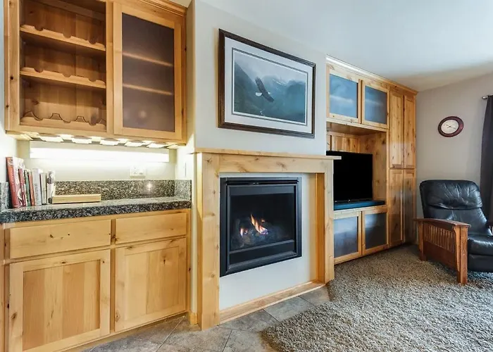 Rustic Pet-Friendly Second Floor Condo