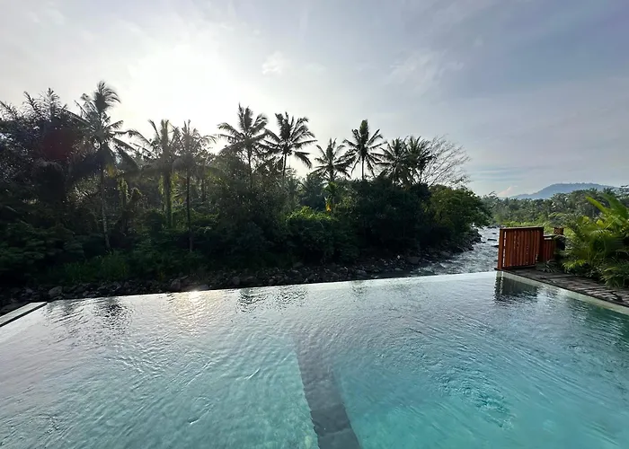Uma Swari Suites Villa Sidemen