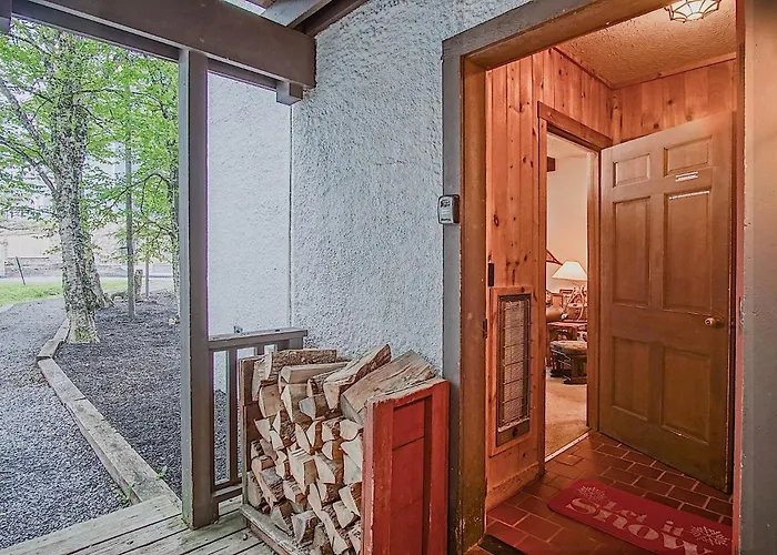 Whistlepunk #33: 1 Bedroom, 1 Full Bathroom: Slope Side, Wood Fireplace