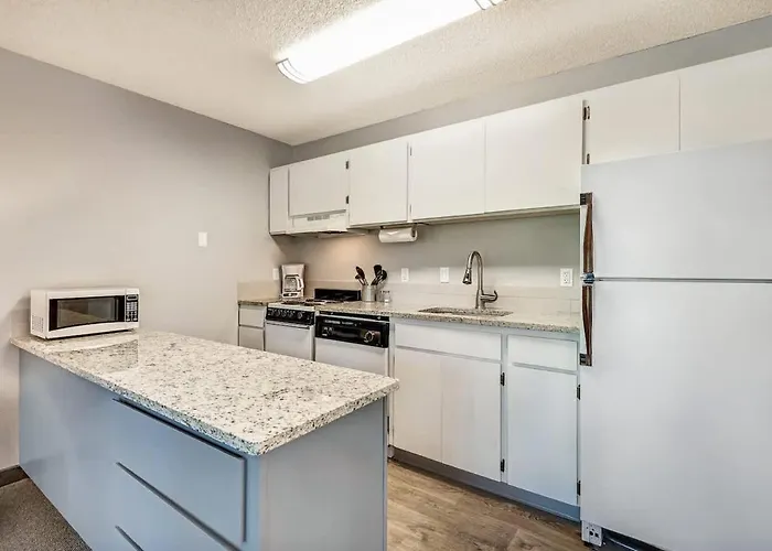 Riverfront Condo Next To Park And Downtown Bend