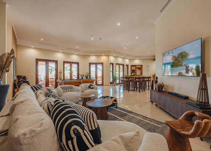 Luxury Villa|2 Min Eagle Beach| Hottub| Pool| Gym