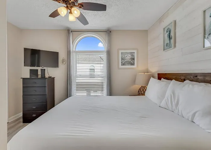 Beachside Getaway - Pet Friendly - Pool