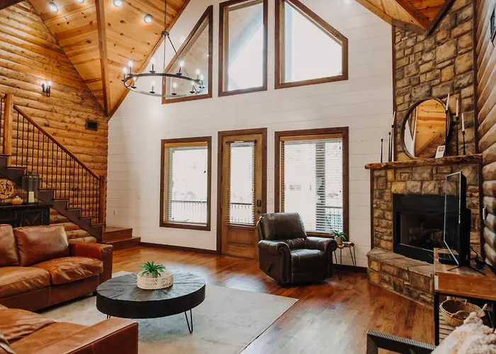 Heated Pool, 7 Bedroom Cabin, 6,000 Square Feet, Arcade!