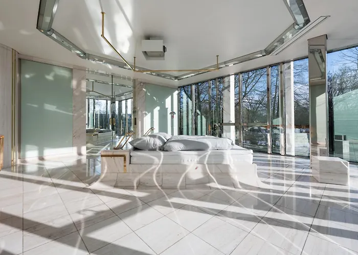 "Villa Von Blofeld"