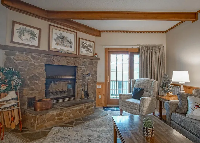 Whistlepunk # 28: 2 Bedrooms, 2 Full Baths: Slope Side Wood Fireplace Central Location