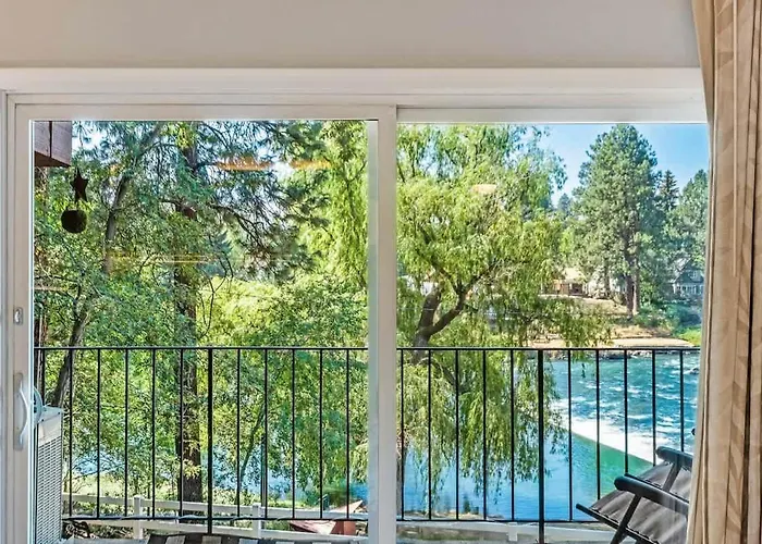Riverfront Condo Next To Park And Downtown Bend