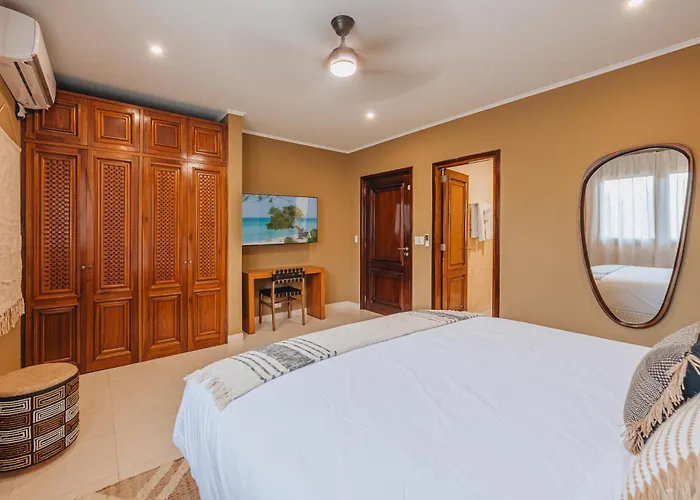 Luxury Villa|2 Min Eagle Beach| Hottub| Pool| Gym